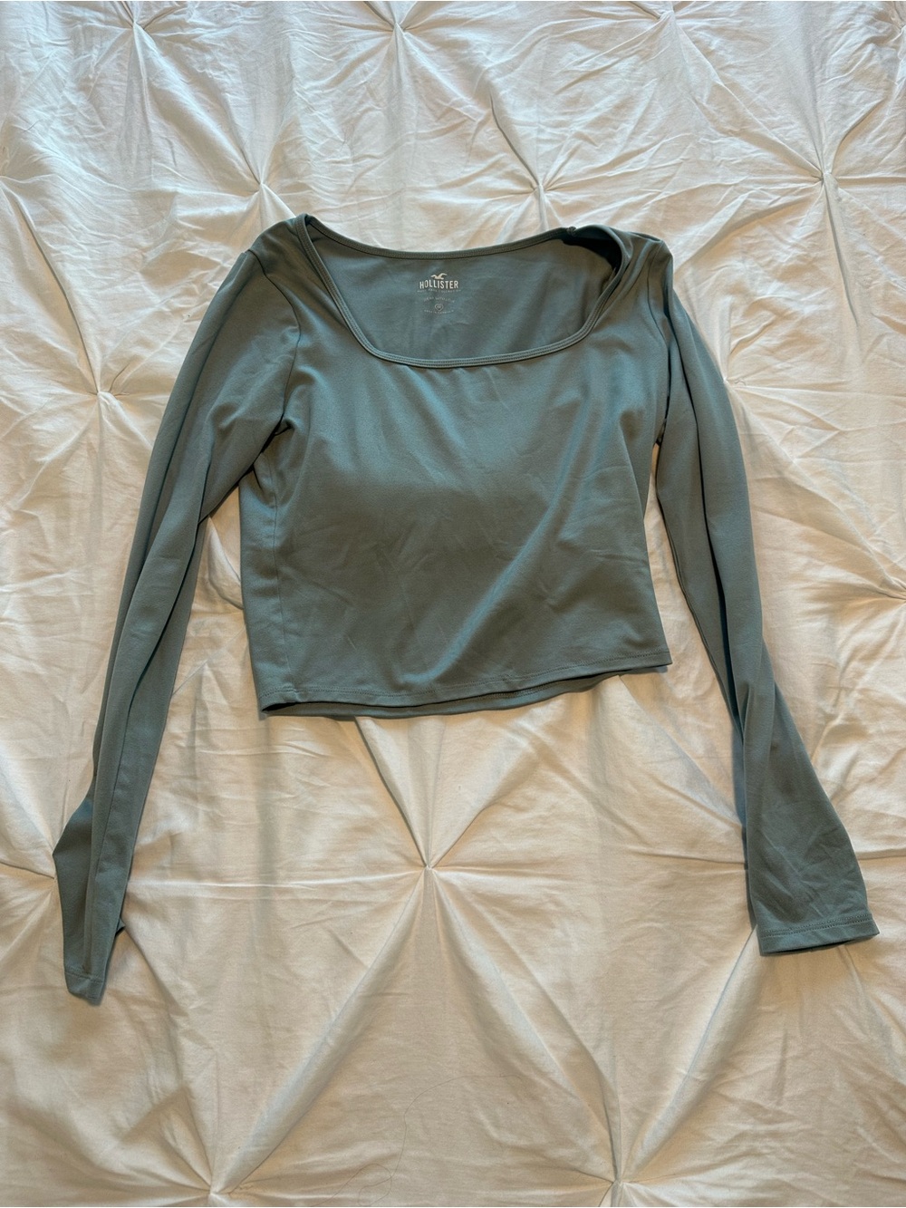 Hollister Long Sleeve Scoop Crop Top in Sage Green